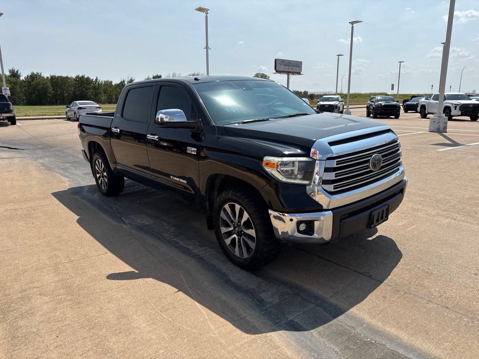 Used 2018 Toyota Tundra Limited w/ Limited Premium Package AWD/4WD image 38