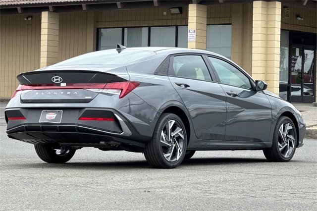 New 2025 Hyundai Elantra SEL image 6