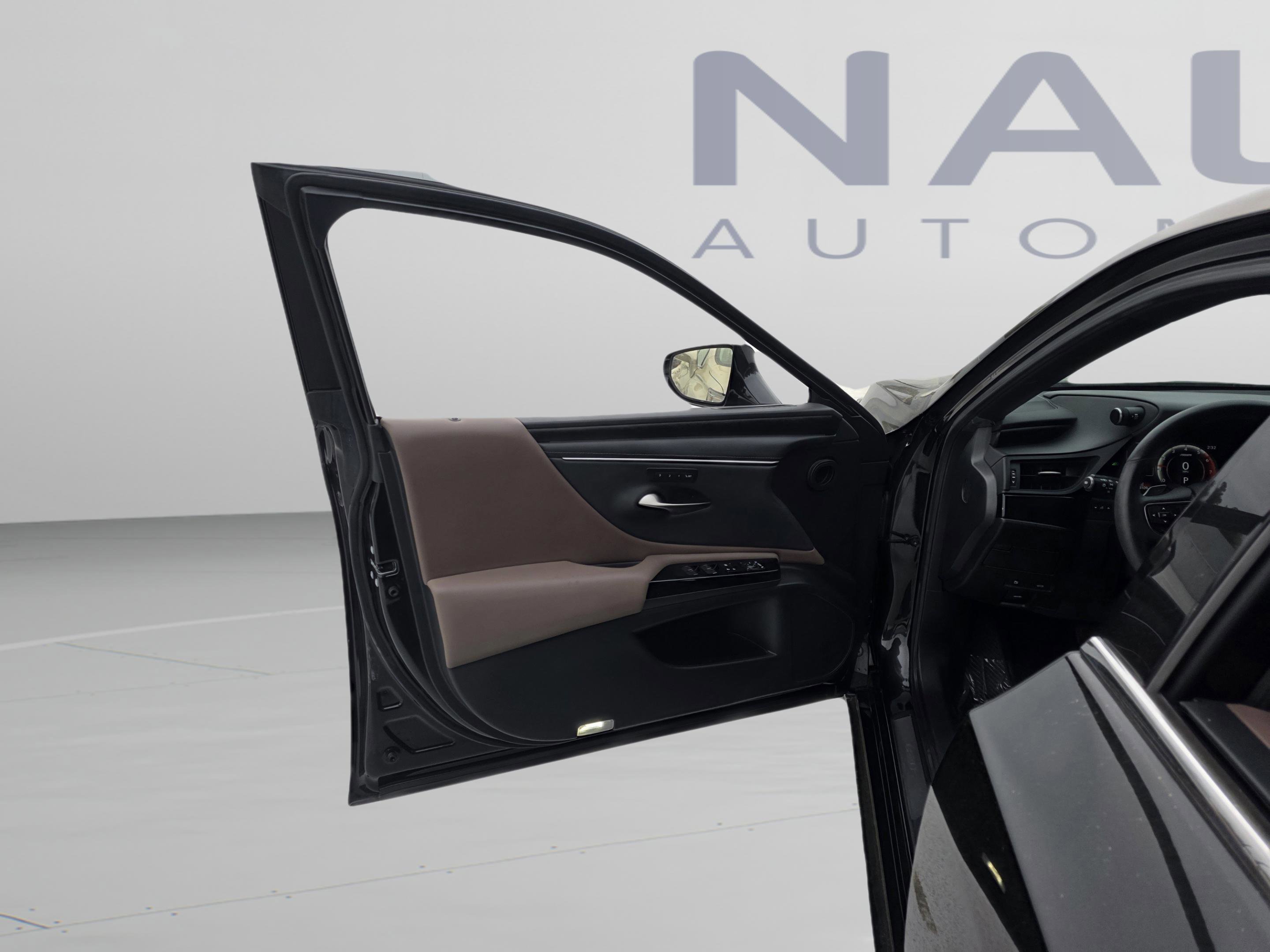 Used 2023 Lexus ES 300h w/ Premium Package image 8