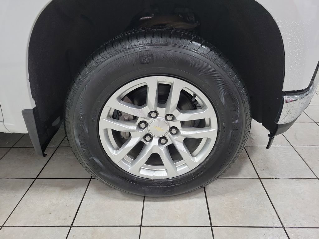 Used 2022 Chevrolet Silverado 1500 LT AWD/4WD image 49