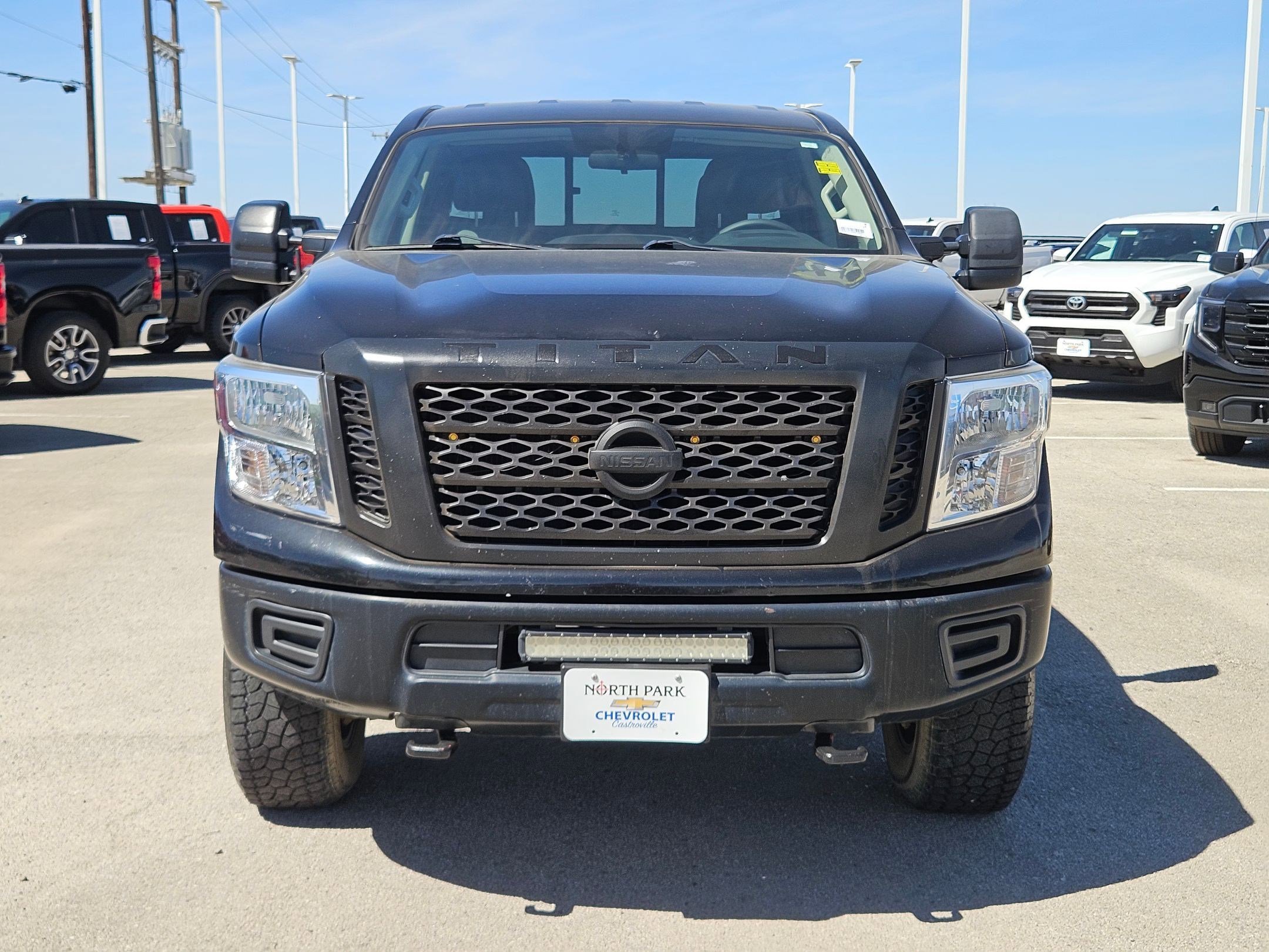 Used 2017 Nissan Titan S image 8