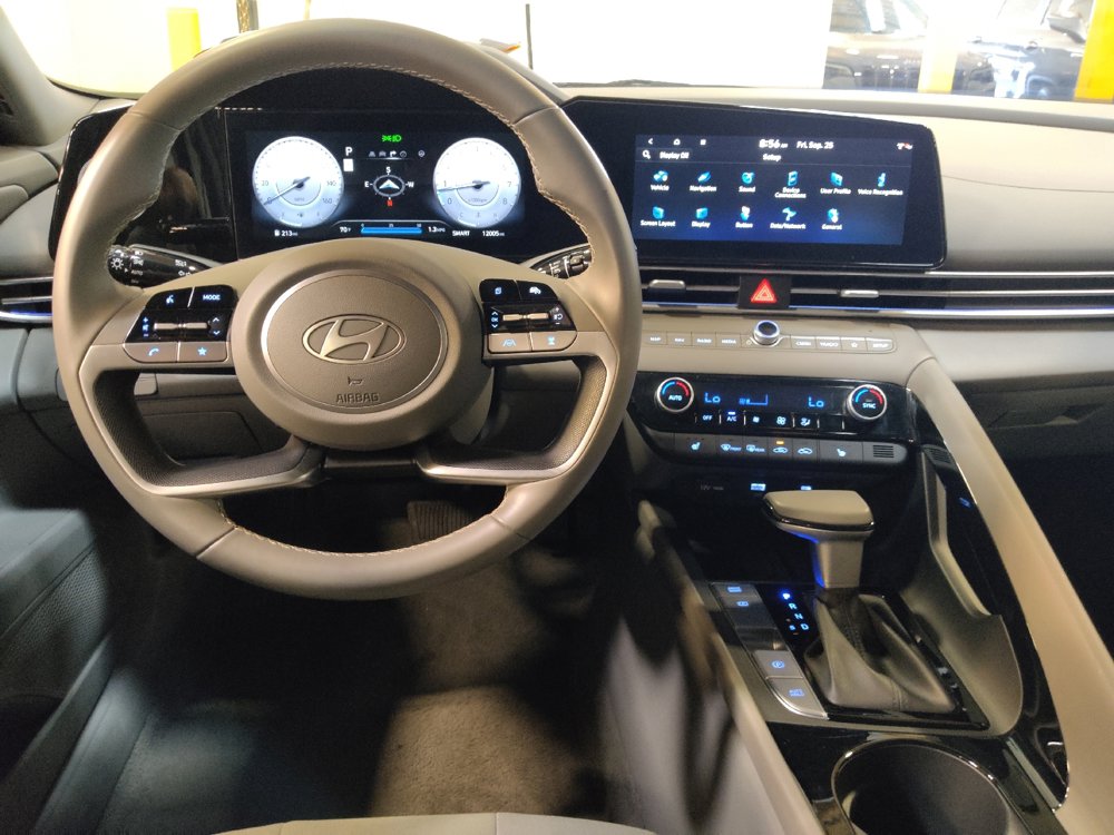 Used 2025 Hyundai Elantra SEL FWD image 22