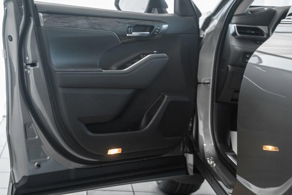 New 2026 Toyota Highlander Platinum AWD/4WD image 43