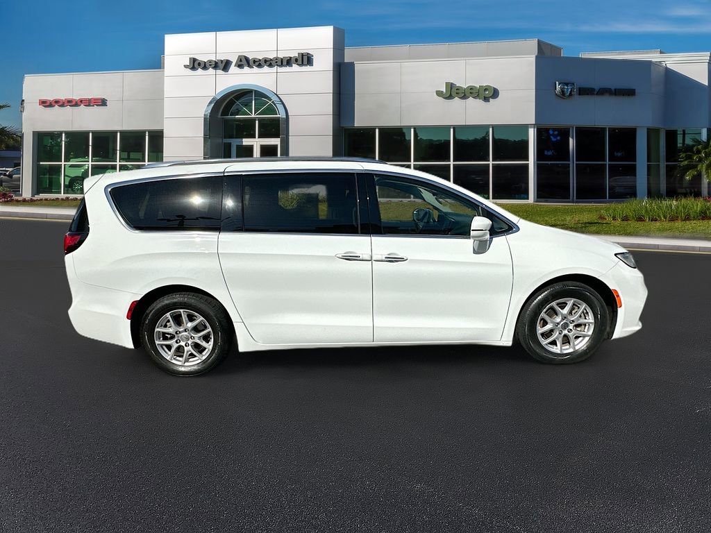 Used 2021 Chrysler Pacifica Touring-L image 8