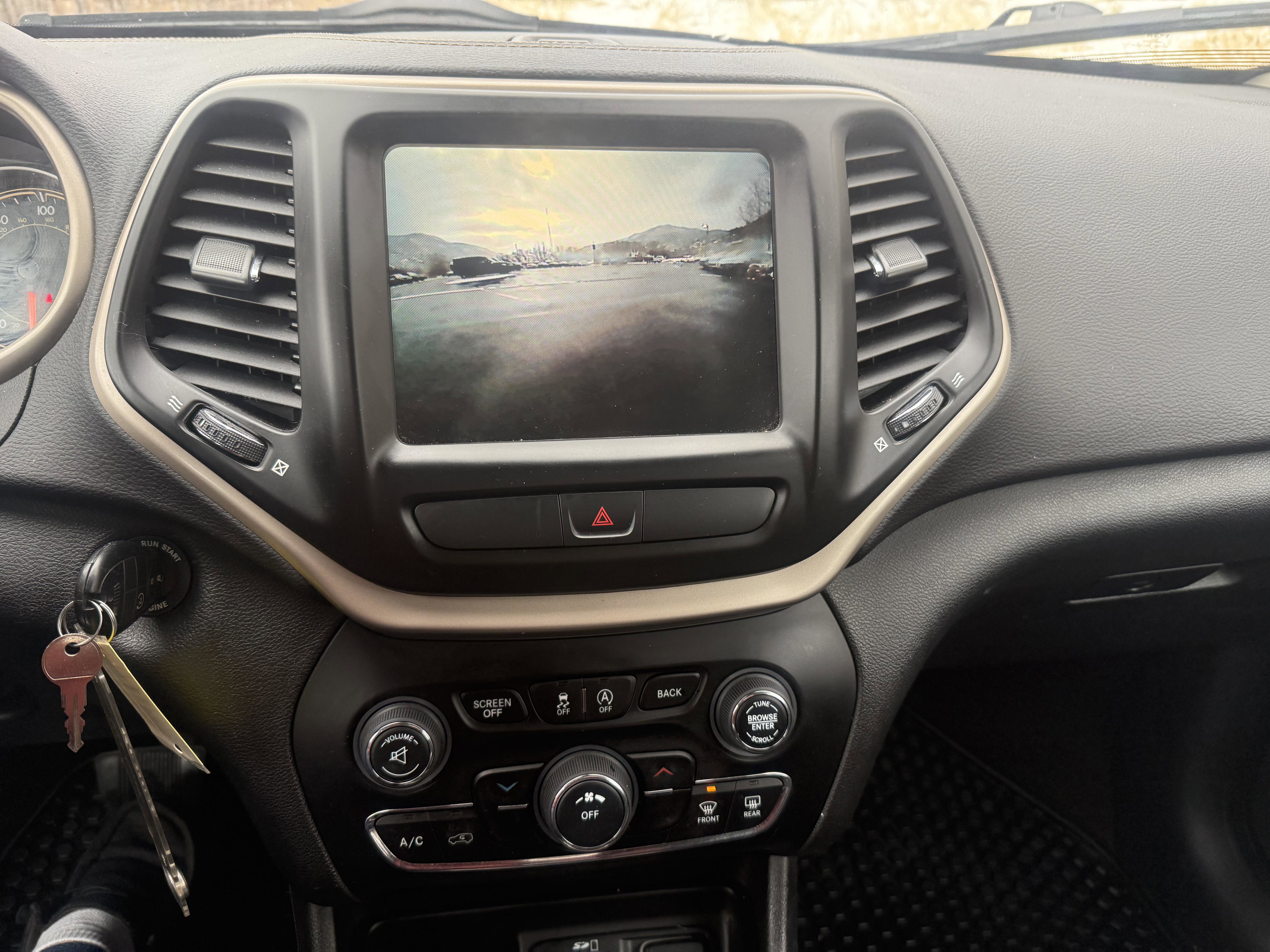 Used 2017 Jeep Cherokee Latitude w/ Cold Weather Group image 21