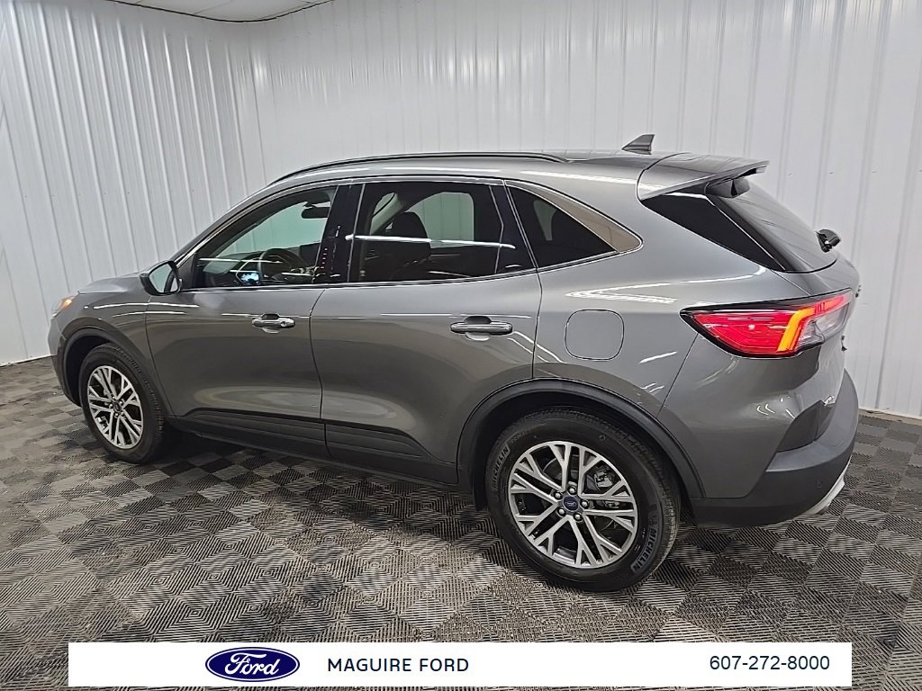 Used 2022 Ford Escape SEL w/ Technology Package image 4