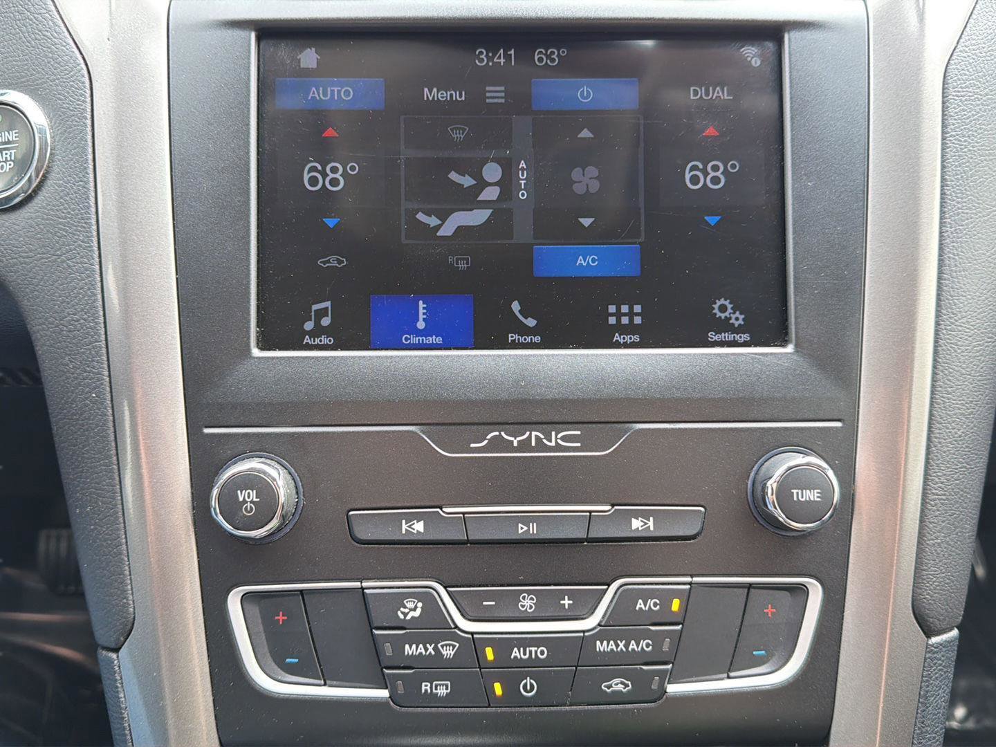Used 2019 Ford Fusion SE FWD image 28