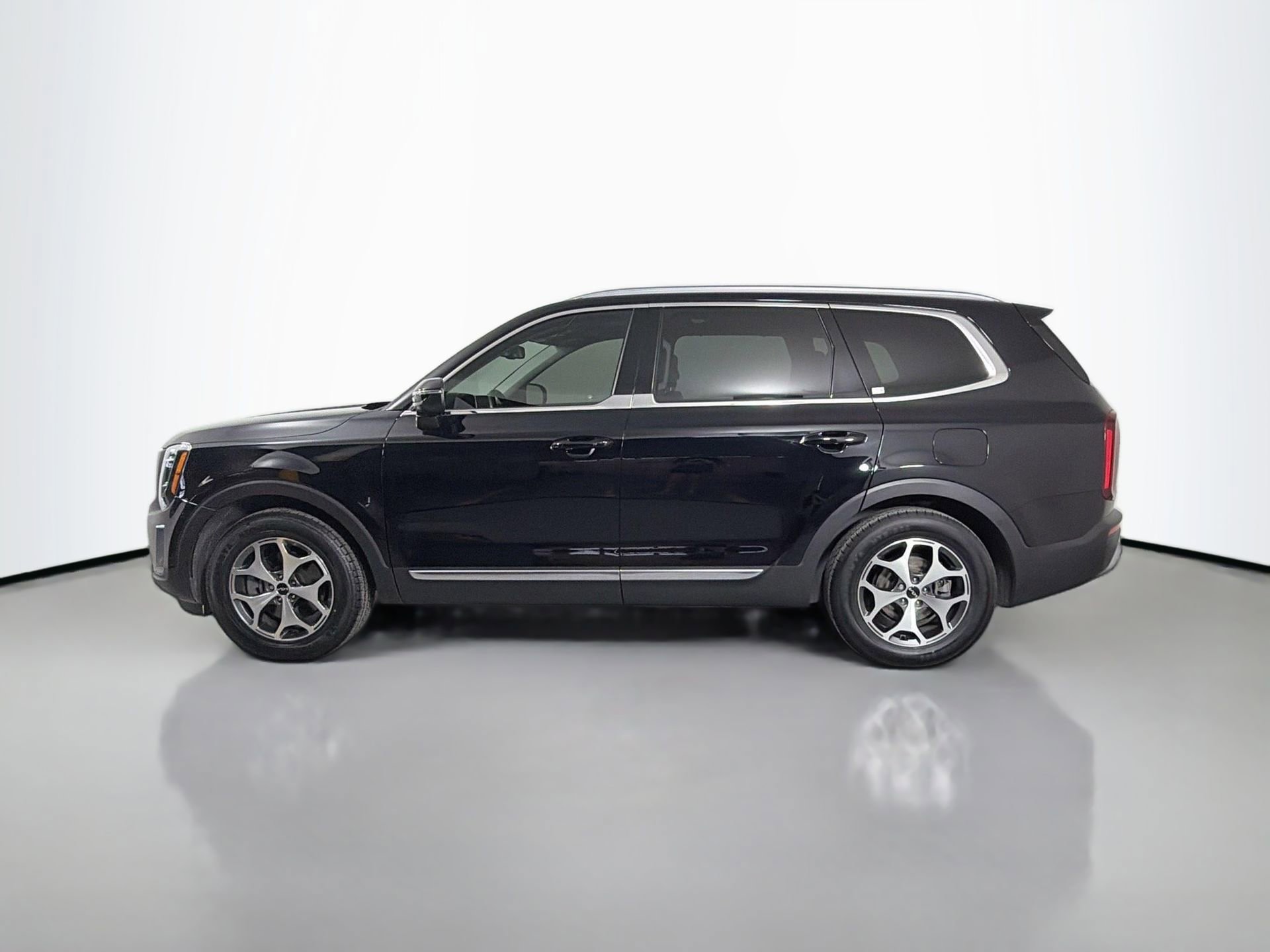 Used 2022 Kia Telluride EX w/ Towing Package FWD image 9