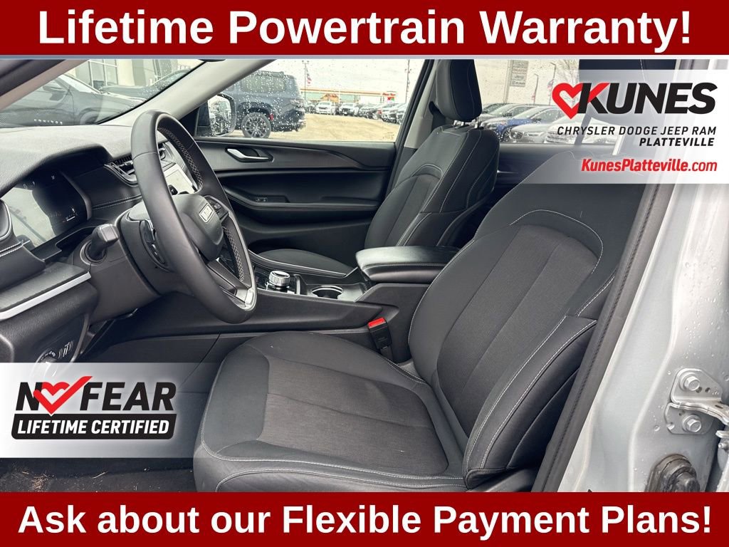 Used 2024 Jeep Grand Cherokee Laredo image 13