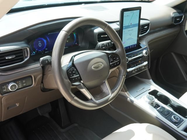 Used 2023 Ford Explorer Platinum w/ Technology Package AWD/4WD image 18
