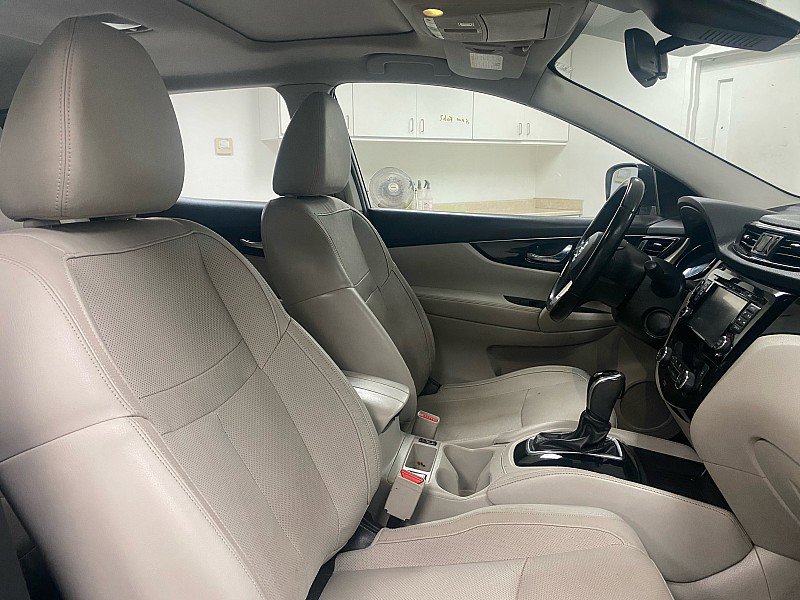 Used 2018 Nissan Rogue Sport SL w/ SL Premium Package image 16