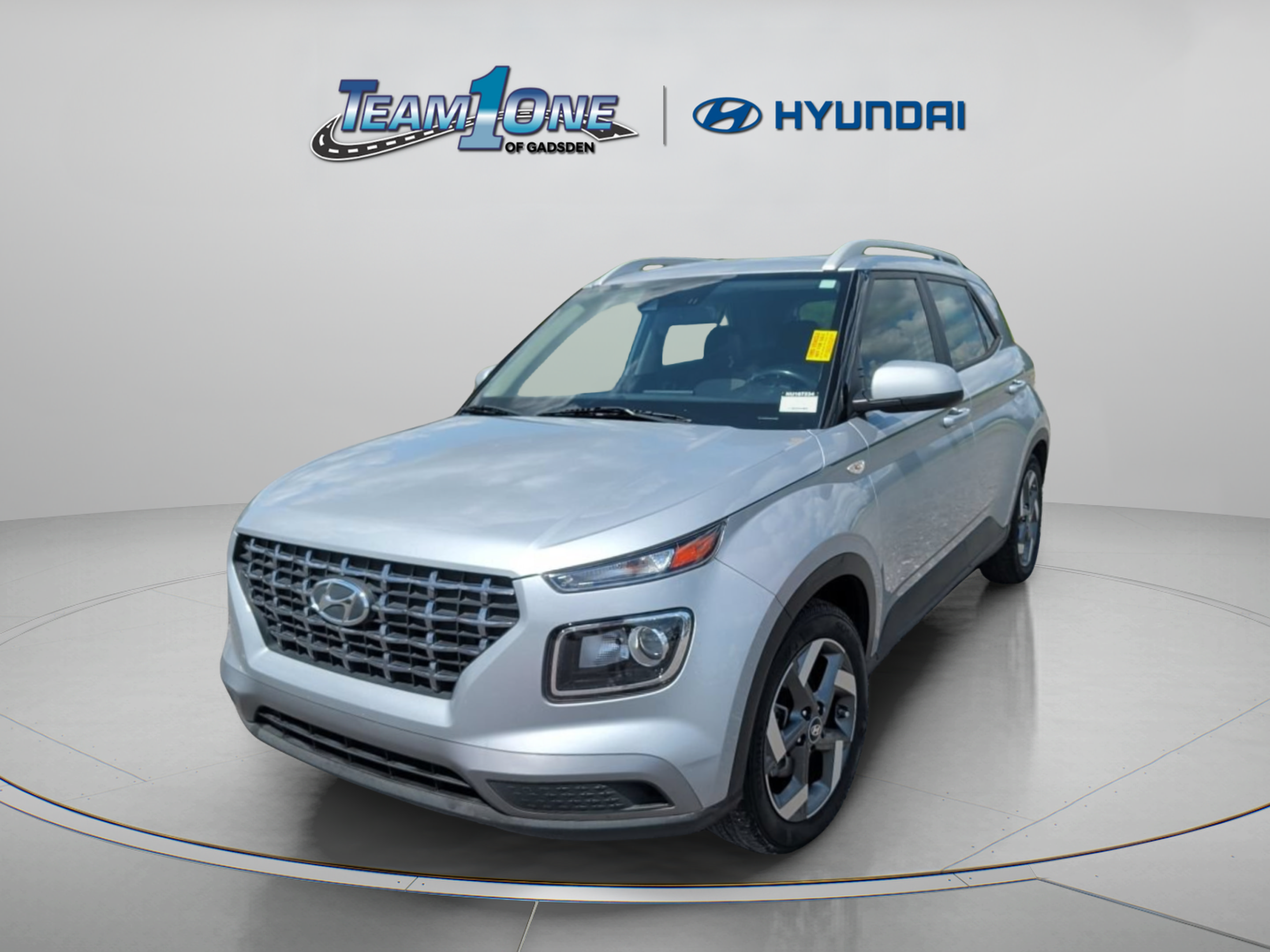 Used 2022 Hyundai Venue SEL FWD image 4