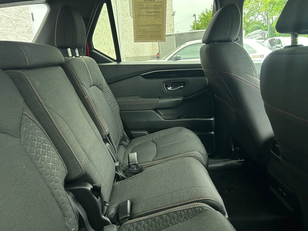 Used 2023 Honda Pilot Sport image 18
