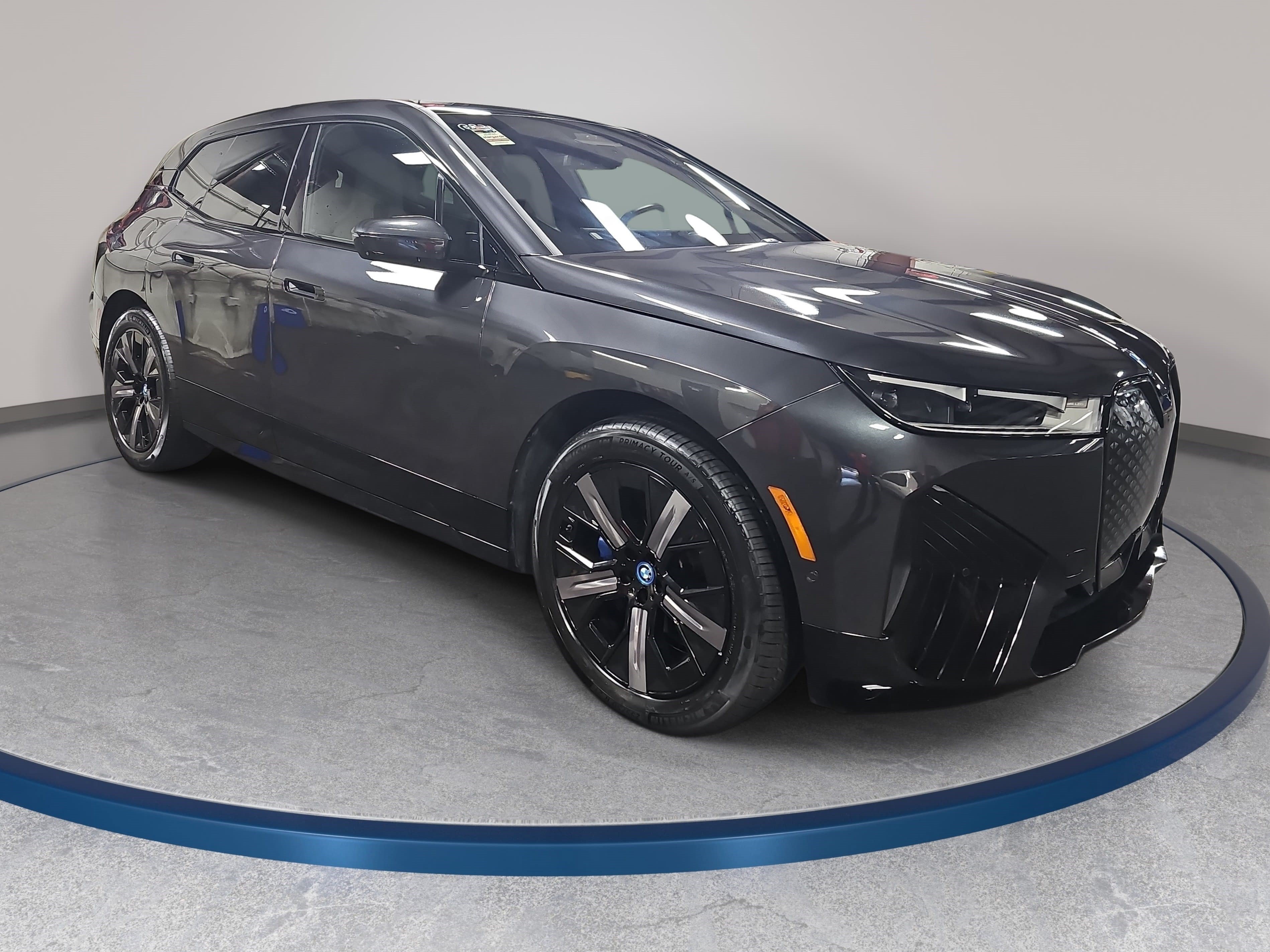 Used 2024 BMW iX xDrive50 w/ Premium Package AWD/4WD image 3