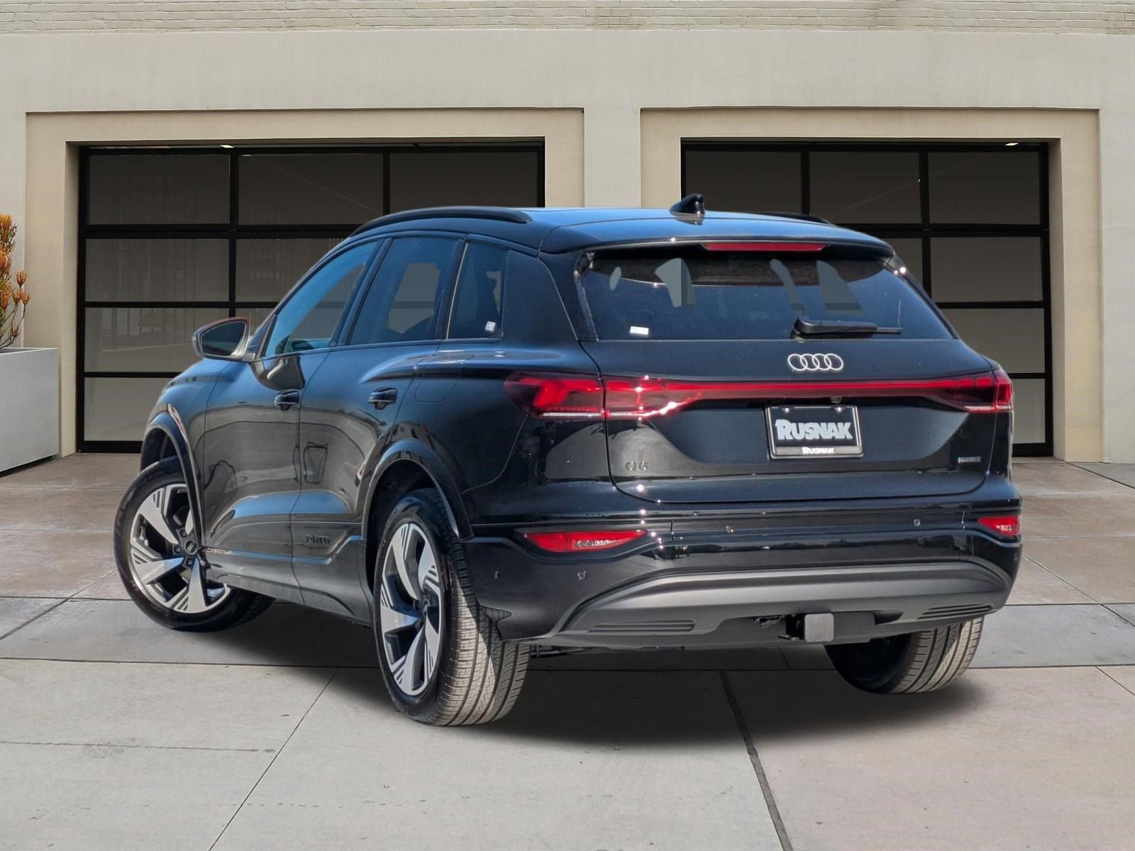 New 2025 Audi Q6 e-tron Premium Plus AWD/4WD image 3