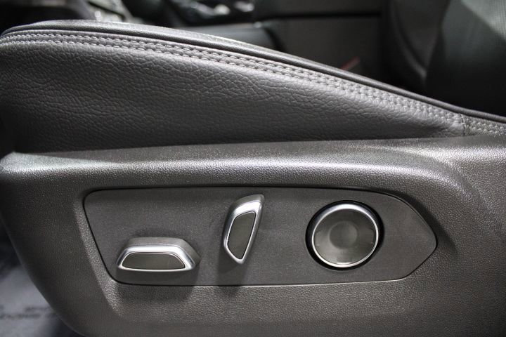 Used 2024 GMC Yukon XL Denali image 21