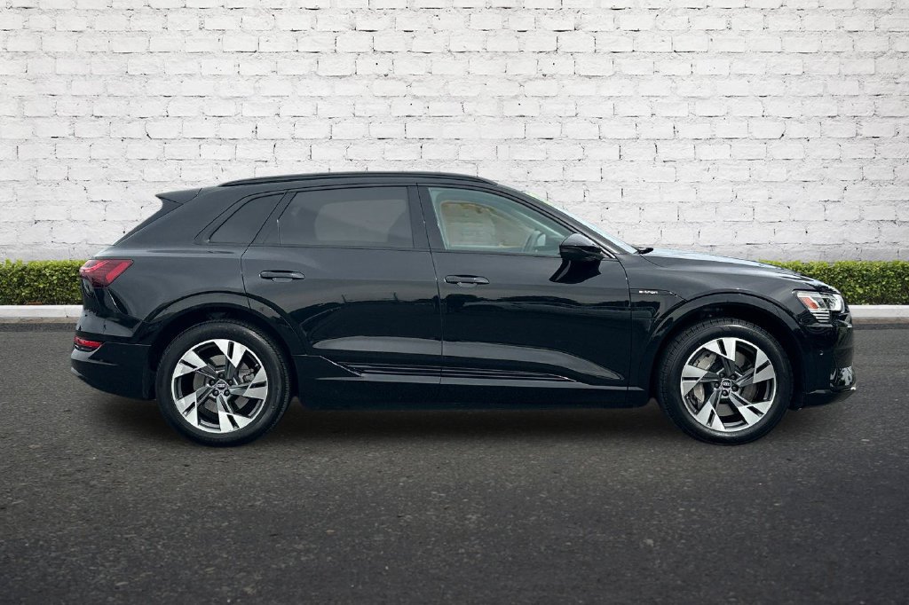 Used 2022 Audi e-tron Premium AWD/4WD image 3