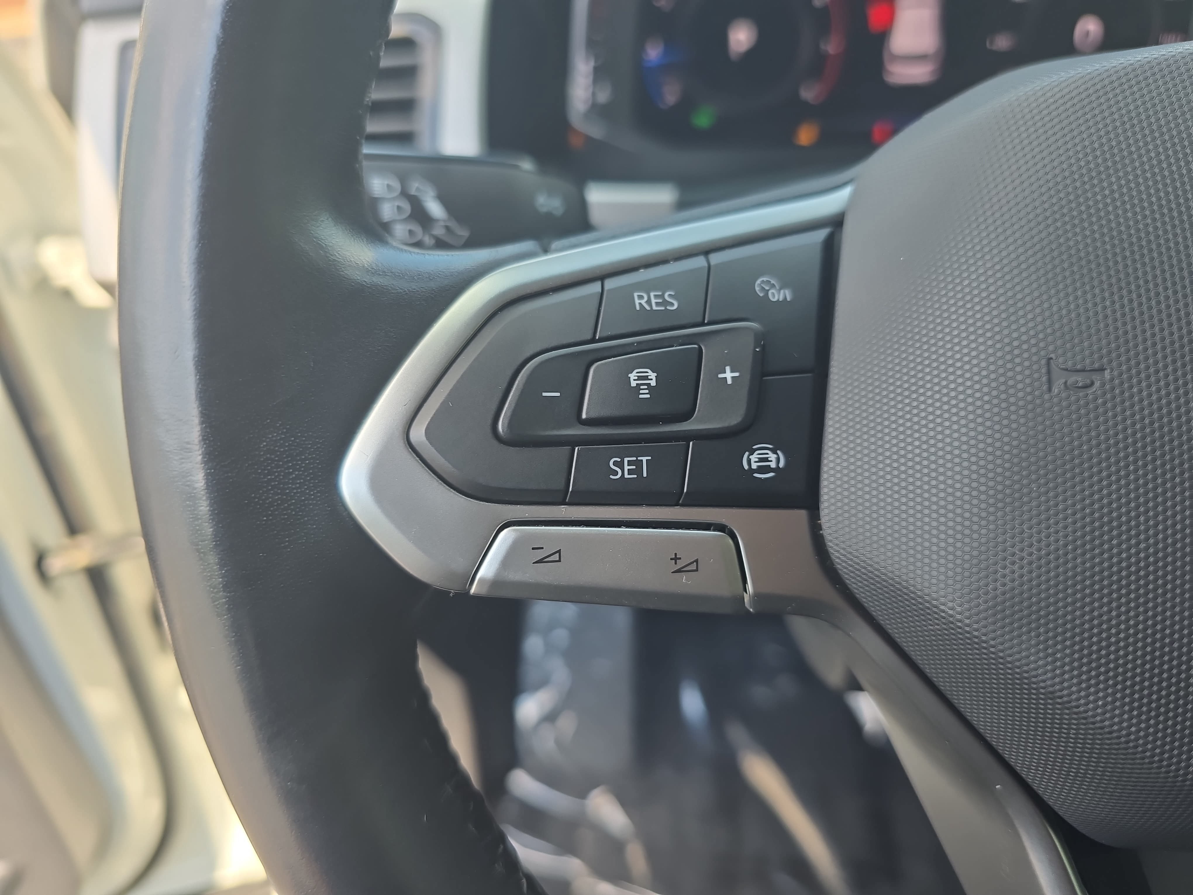 Used 2020 Volkswagen Atlas Cross Sport SEL Premium AWD/4WD image 17