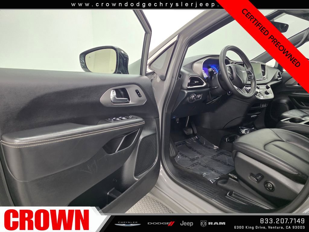 Used 2025 Chrysler Pacifica Select FWD image 16
