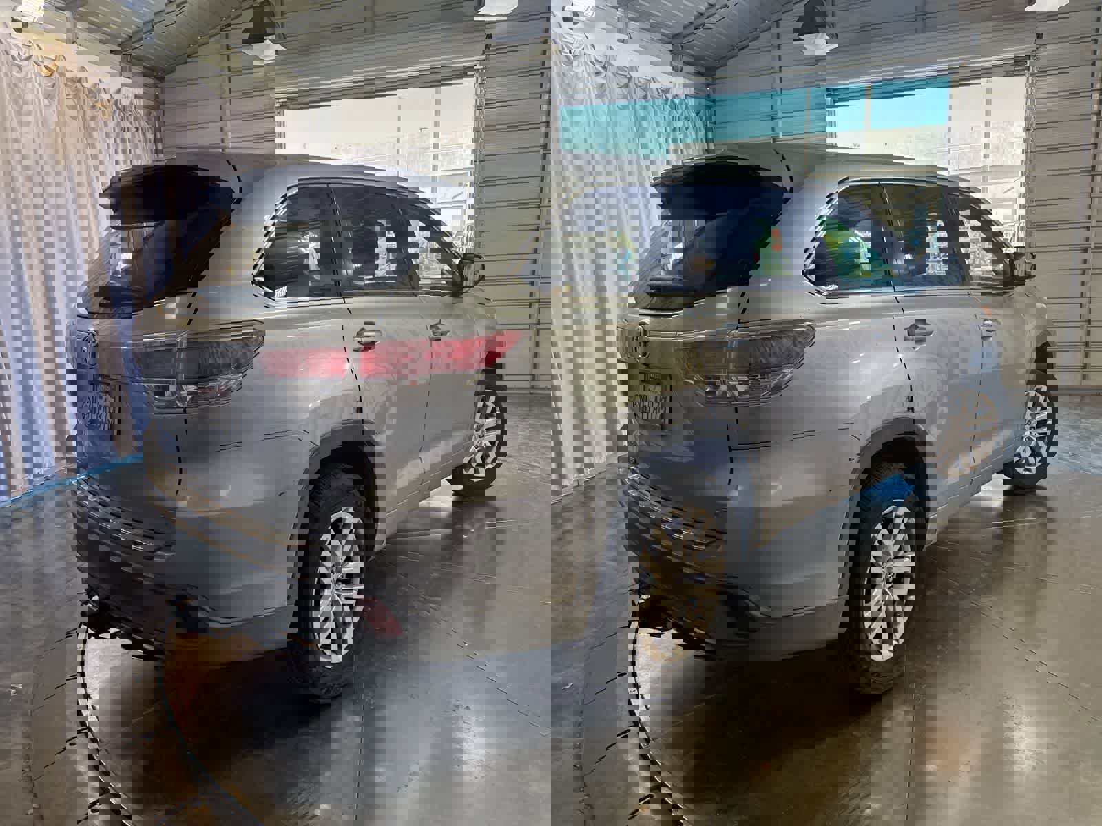 Used 2014 Toyota Highlander LE image 5