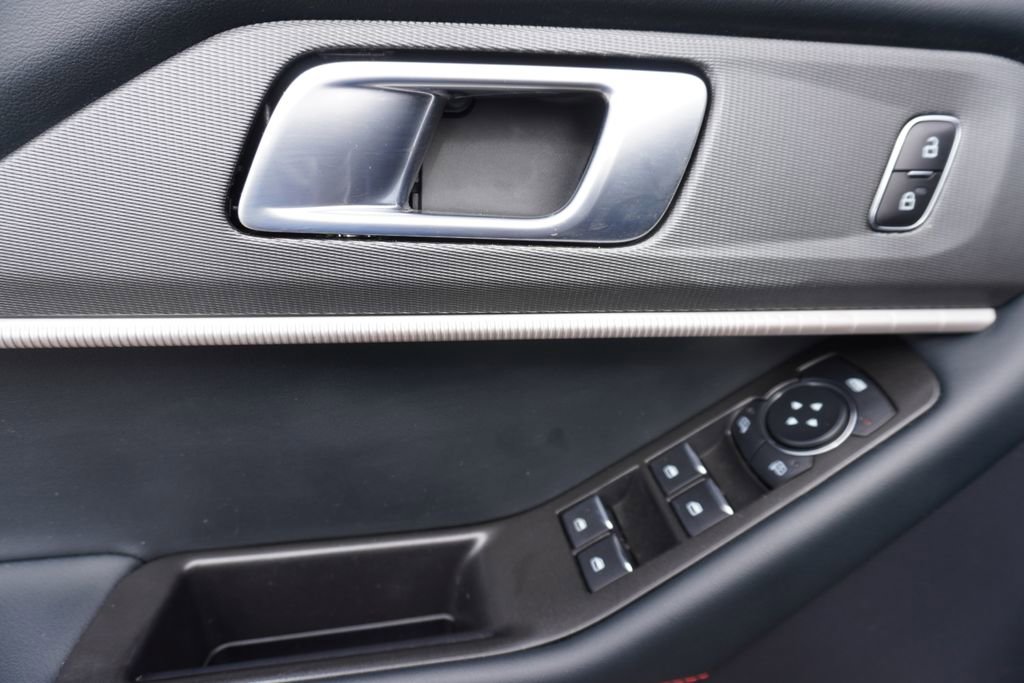 Certified 2025 Ford Explorer ST-Line AWD/4WD image 9