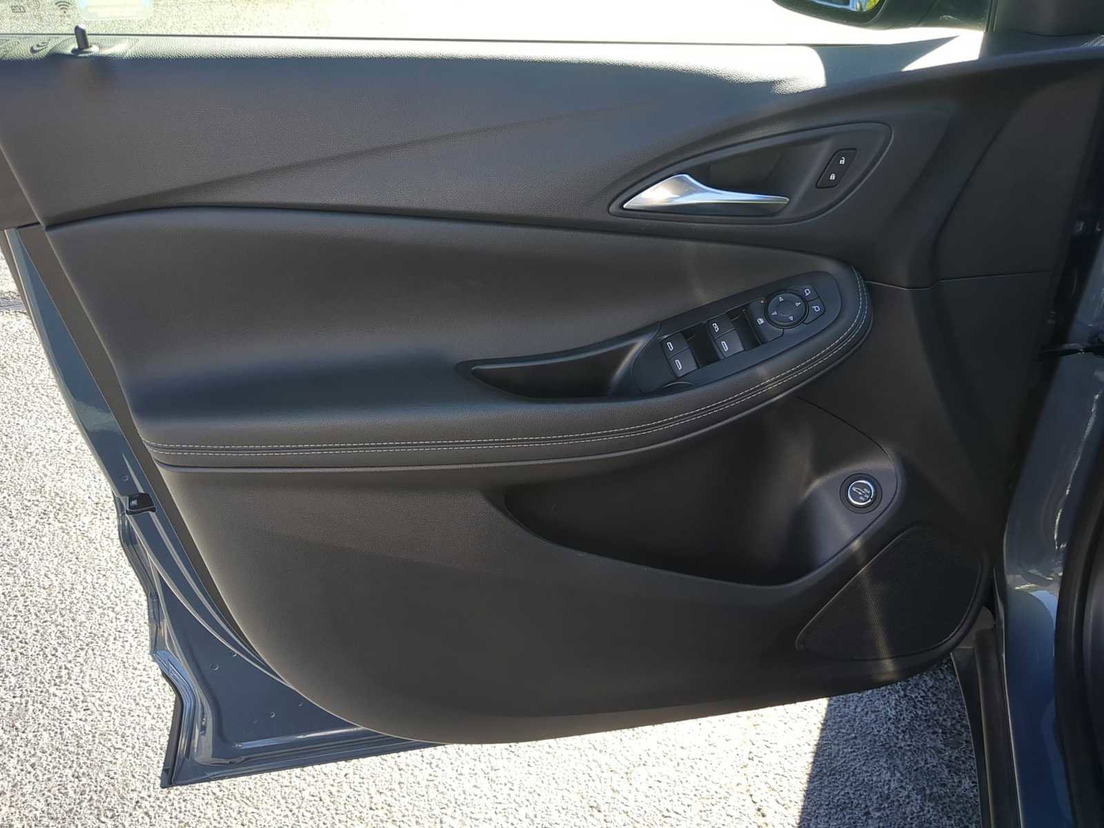 Used 2025 Buick Encore GX Preferred image 11