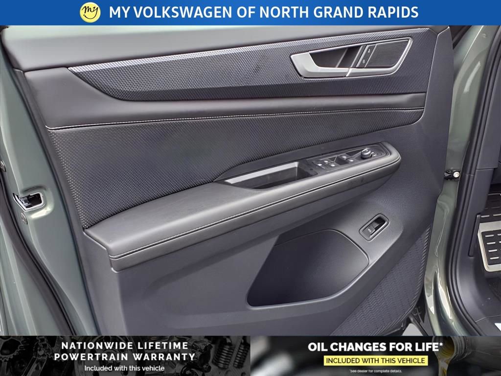 New 2026 Volkswagen Atlas Cross Sport SEL R-Line image 4