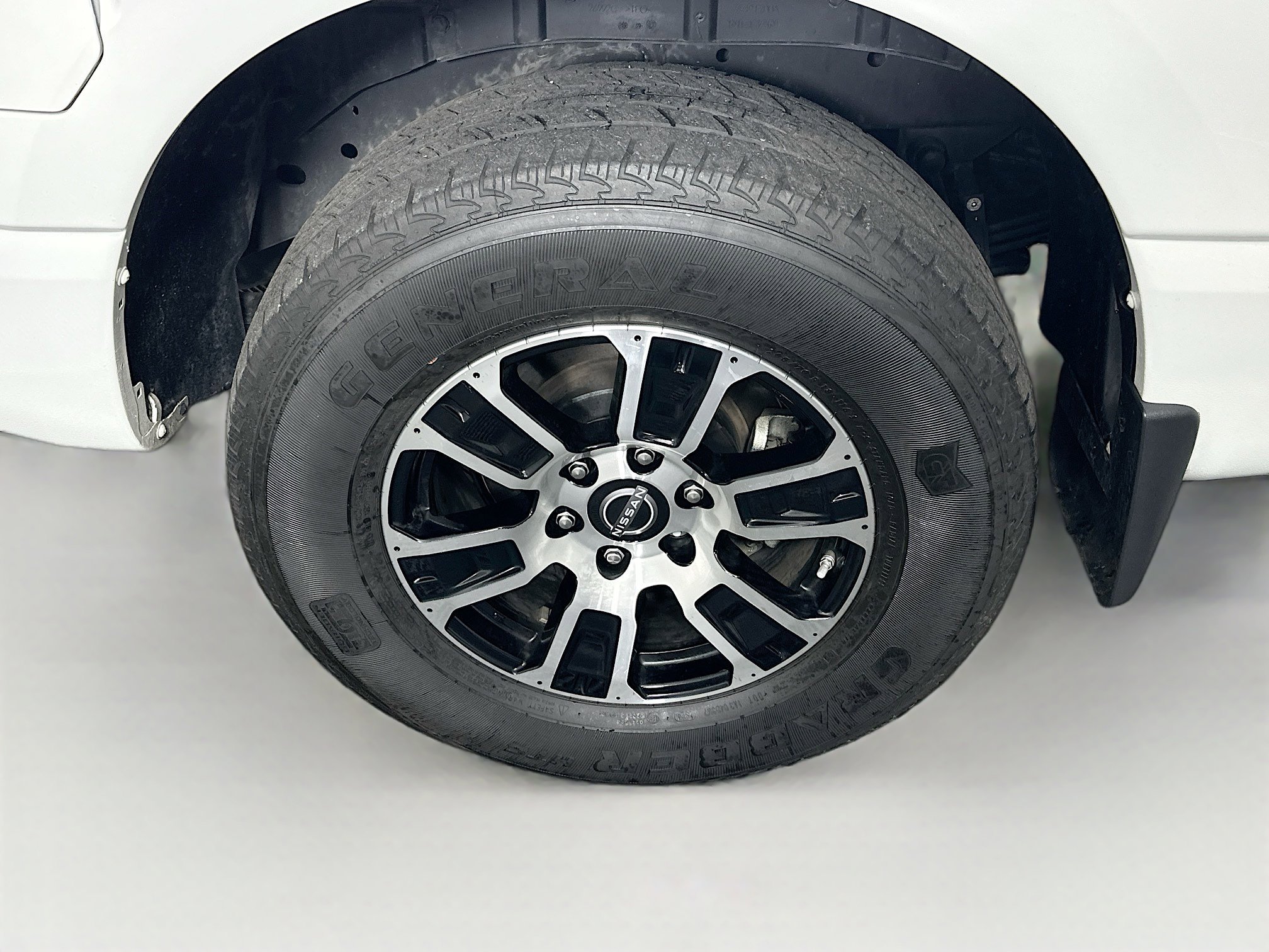 Used 2024 Nissan Titan SV w/ SV Convenience Package image 11