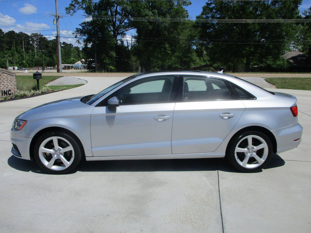 Used 2016 Audi A3 1.8T Premium w/ Audi MMI Navigation Plus FWD image 2