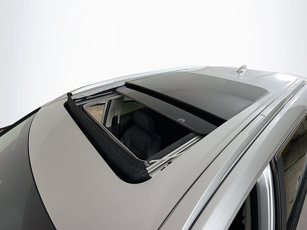 Used 2023 Nissan Rogue SV w/ SV Premium Package image 14