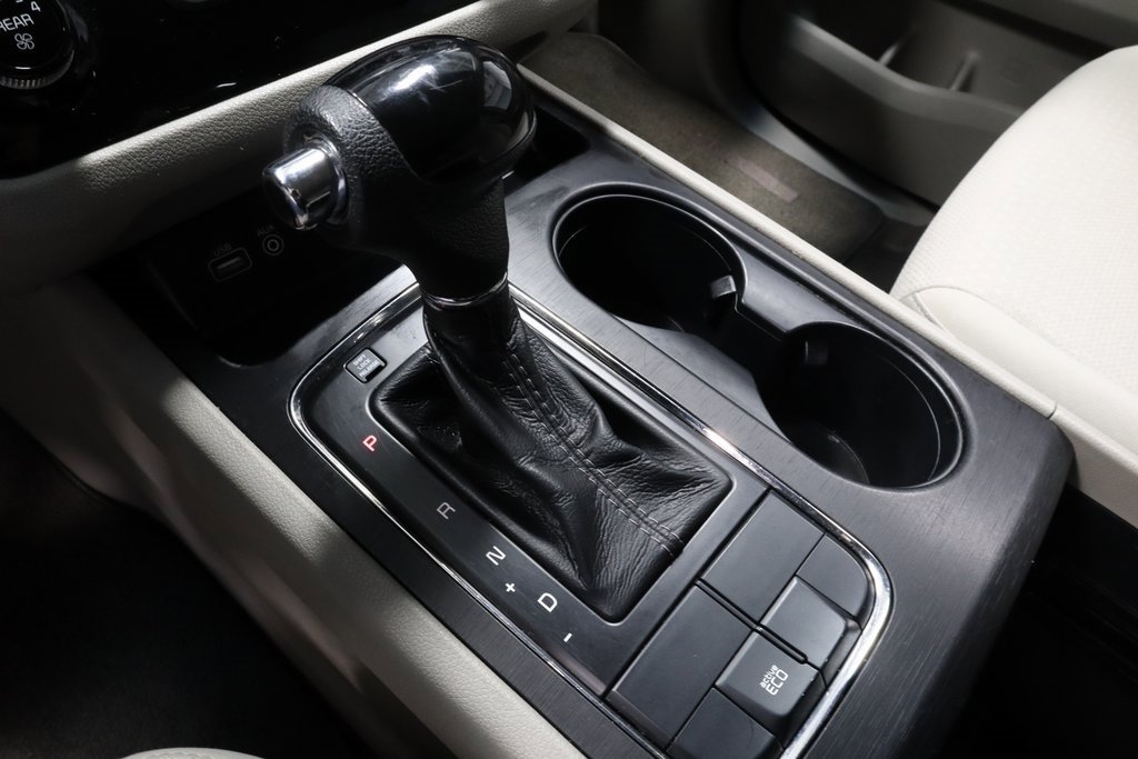 Used 2016 Kia Sedona LX image 32