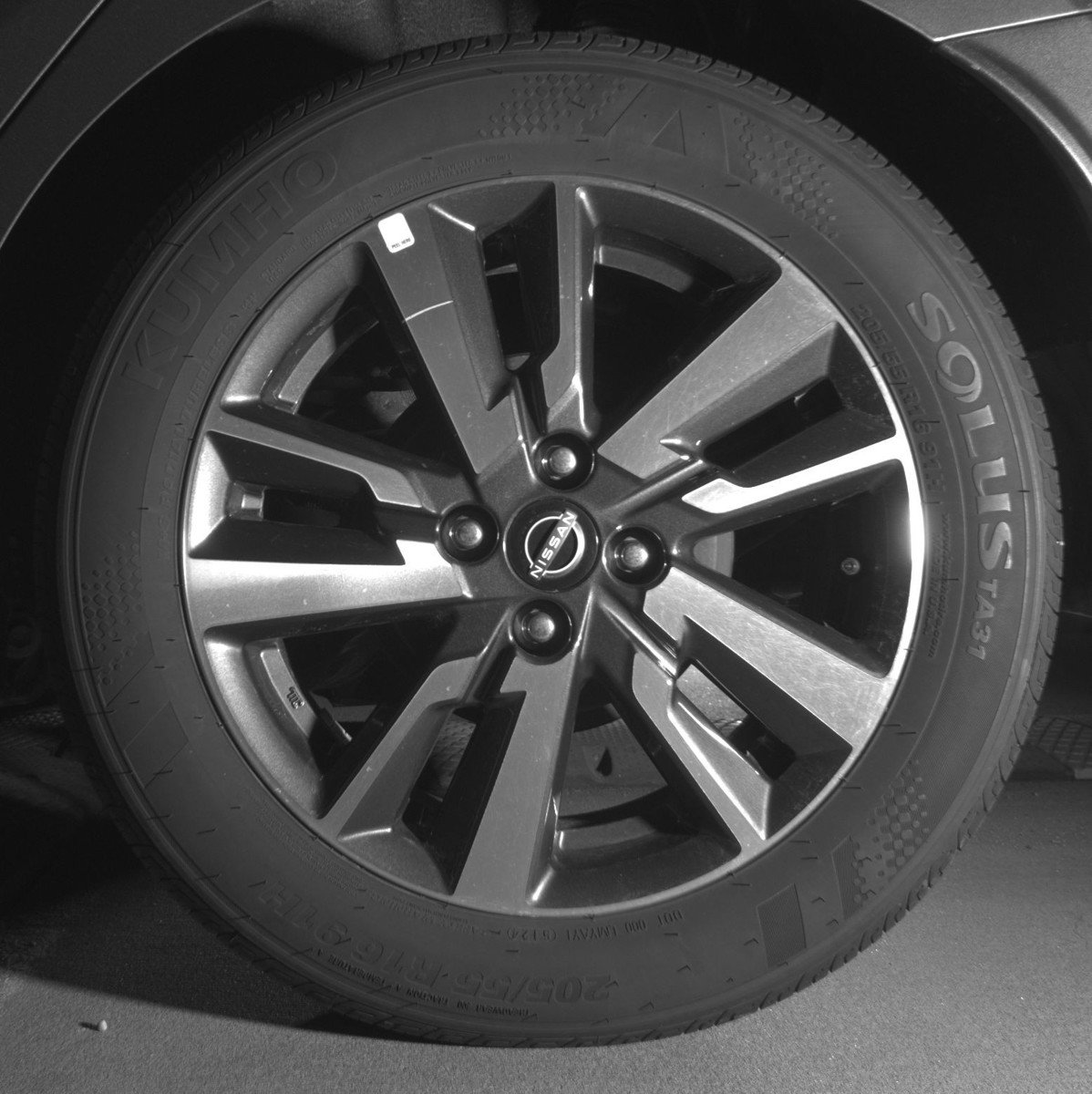 Used 2025 Nissan Versa SV FWD image 14