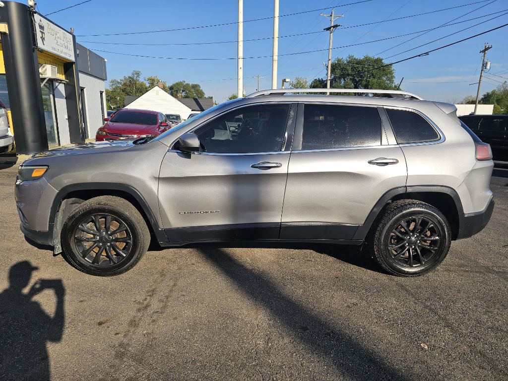 Used 2019 Jeep Cherokee Latitude w/ Popular Appearance Group image 9