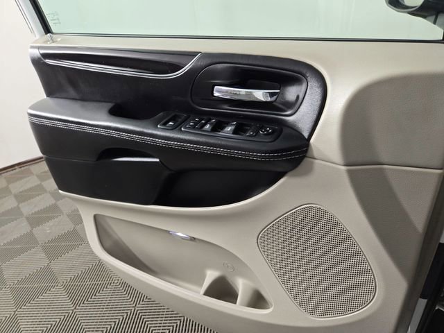 Used 2019 Dodge Grand Caravan SXT image 27