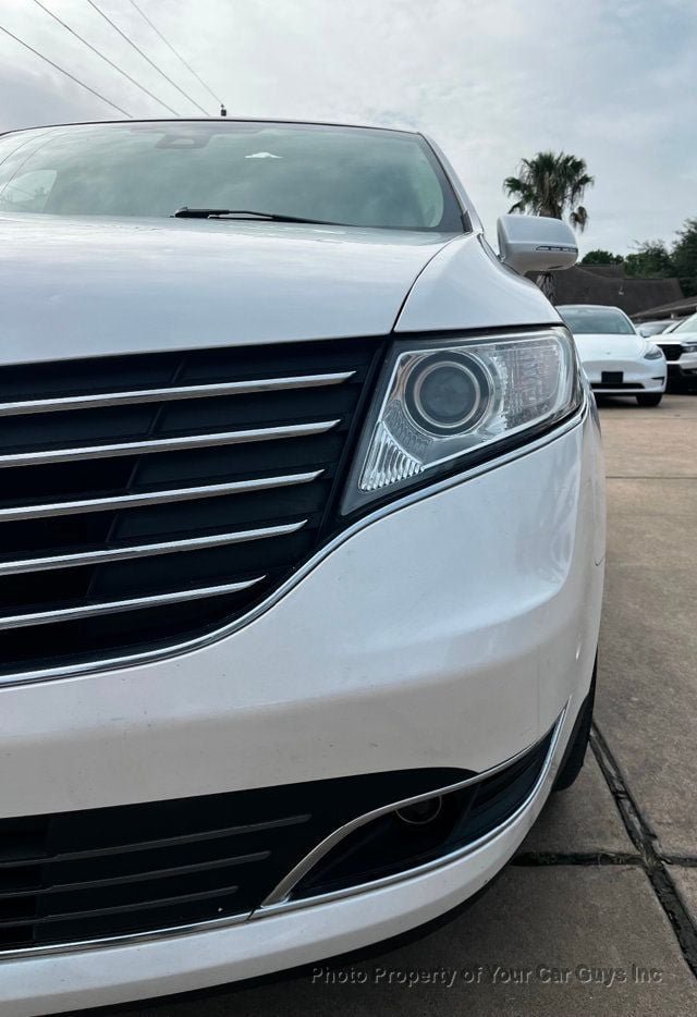 Used 2019 Lincoln MKT AWD image 12