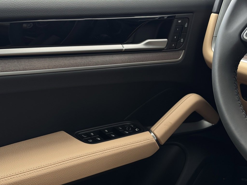 New 2025 Porsche Cayenne E-Hybrid image 47