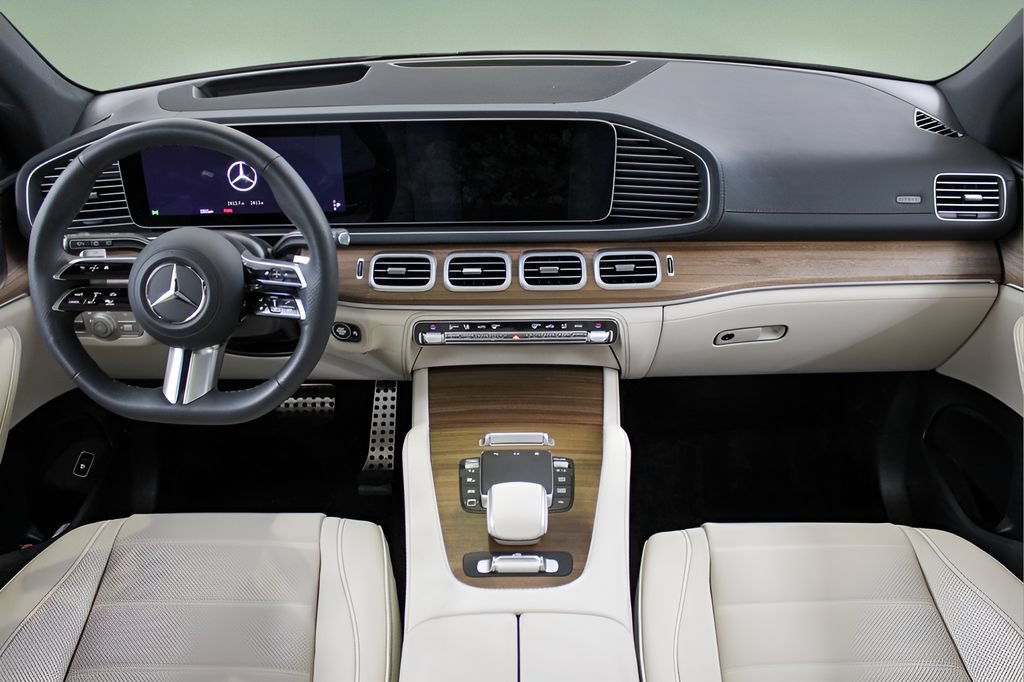 Used 2026 Mercedes-Benz GLS 580 4MATIC image 17