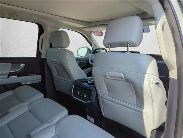 Certified 2025 Ford Expedition Max Platinum image 21