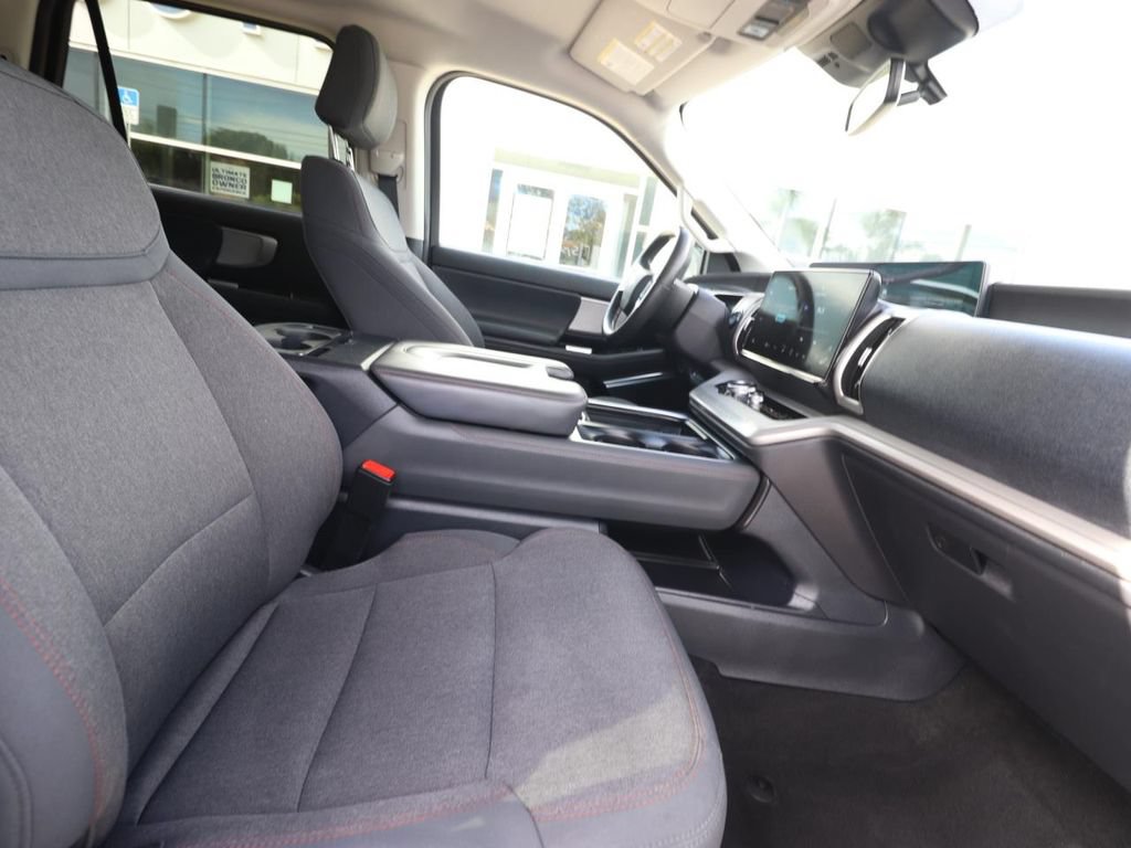 Used 2025 Ford Expedition Active RWD image 13
