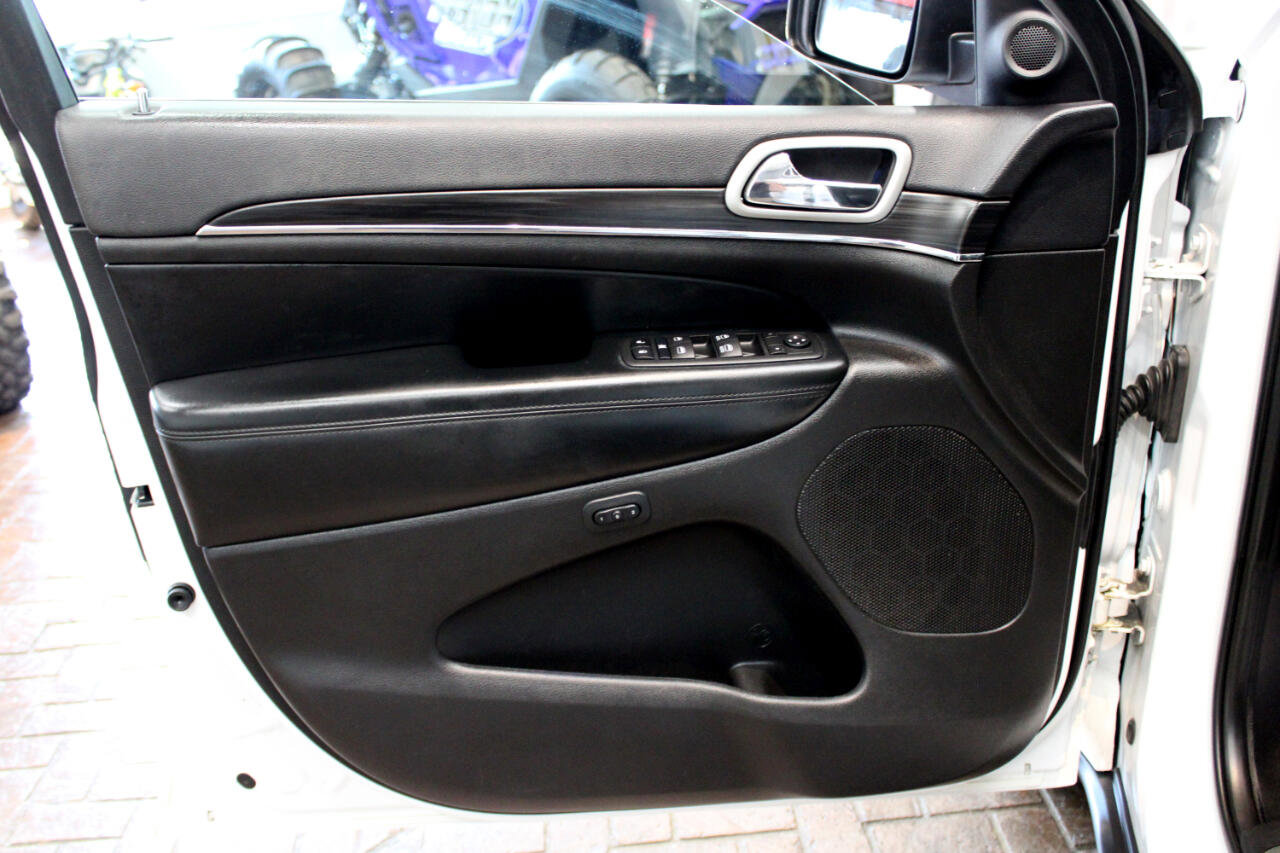 Used 2020 Jeep Grand Cherokee Limited w/ Luxury Group II image 16