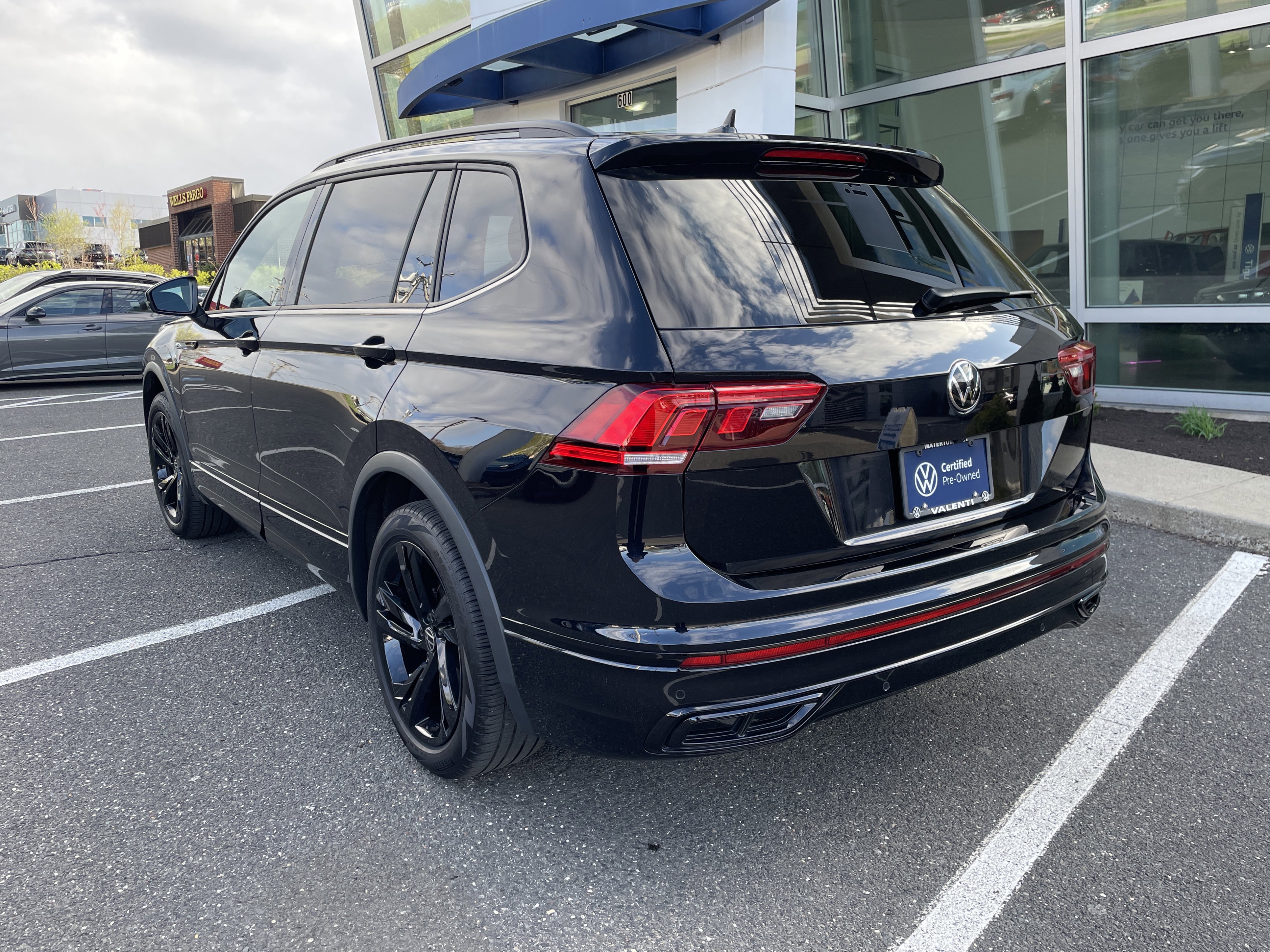 Certified 2024 Volkswagen Tiguan SE R-Line AWD/4WD image 6