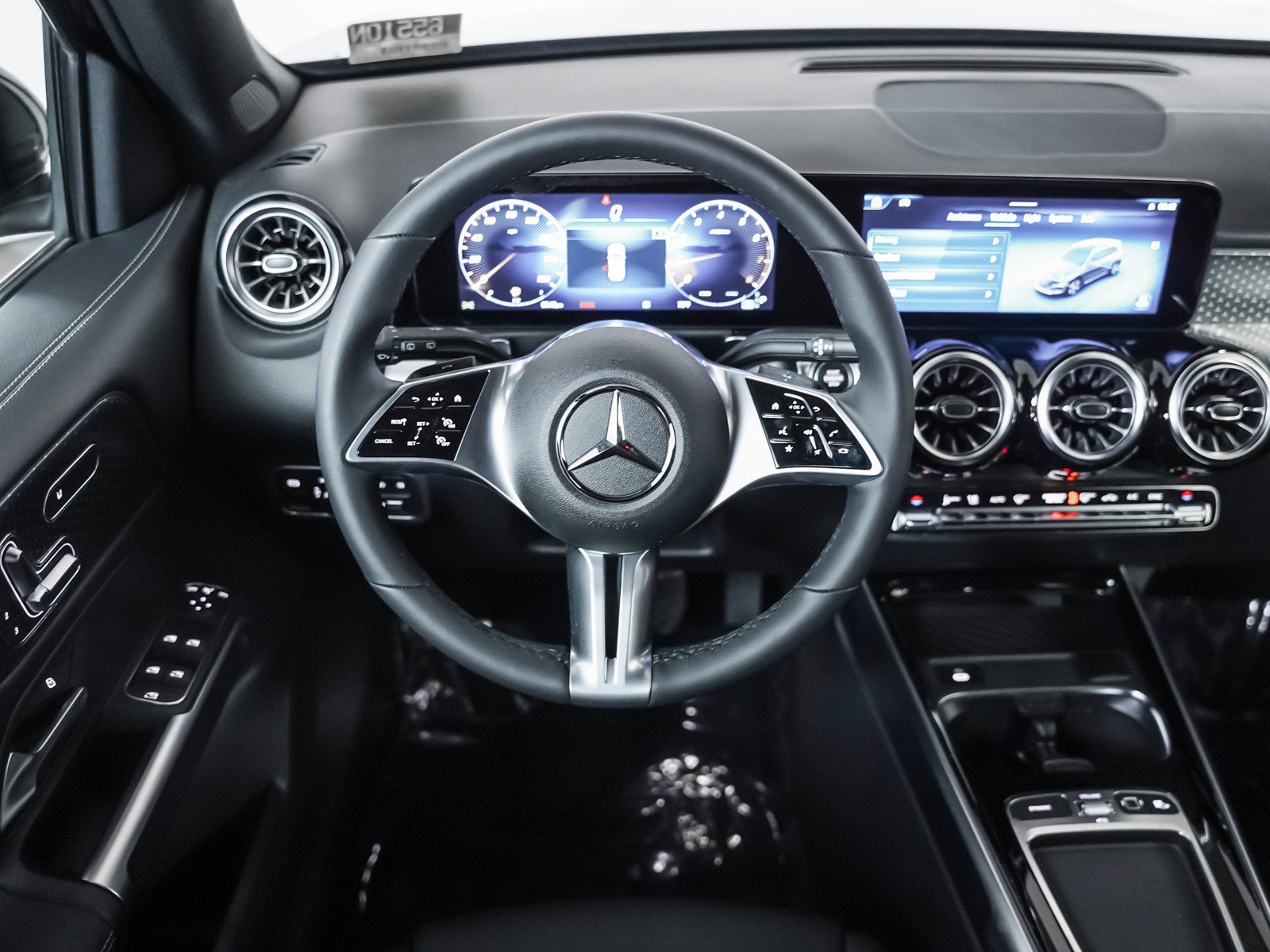 New 2025 Mercedes-Benz GLB 250 4MATIC image 14