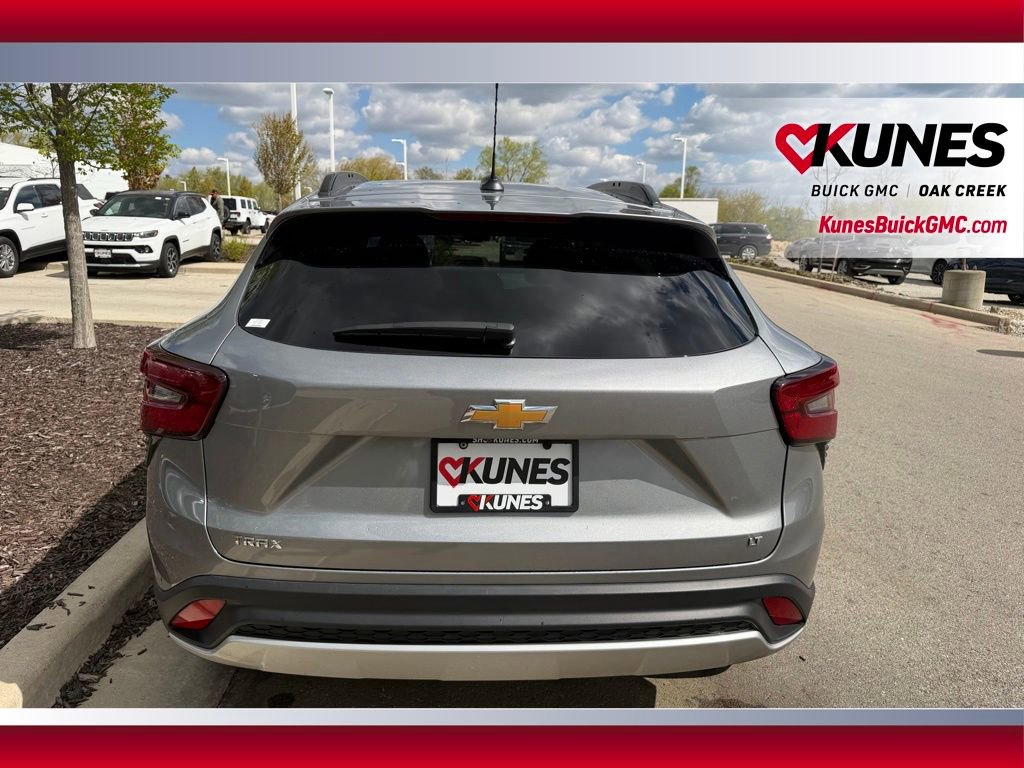 Used 2025 Chevrolet Trax LT FWD image 8