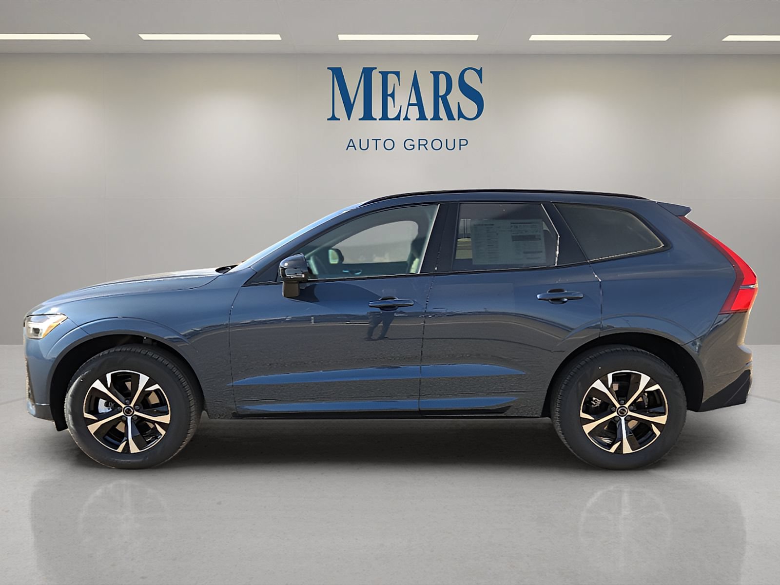 New 2026 Volvo XC60 B5 Core AWD/4WD image 2