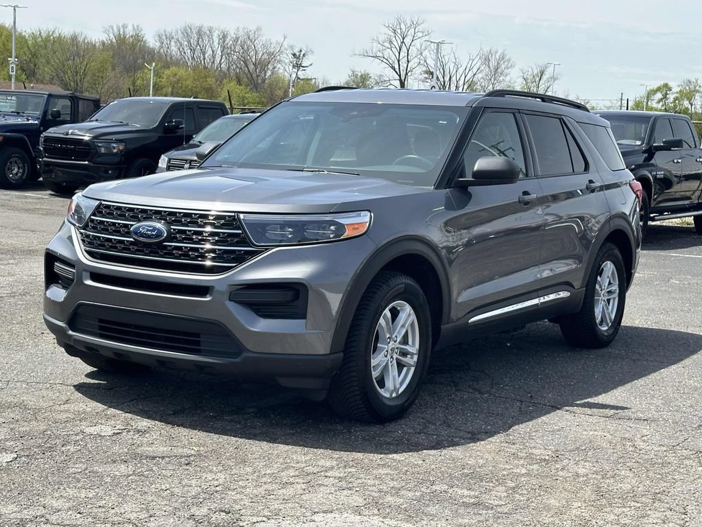 Used 2022 Ford Explorer XLT AWD/4WD image 7