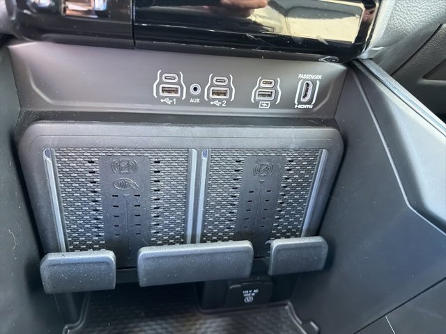 Used 2025 RAM 1500 Laramie w/ Night Edition image 25