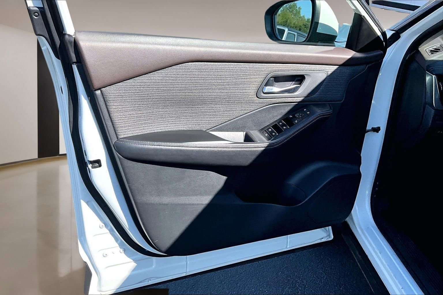 Used 2021 Nissan Rogue SV image 20