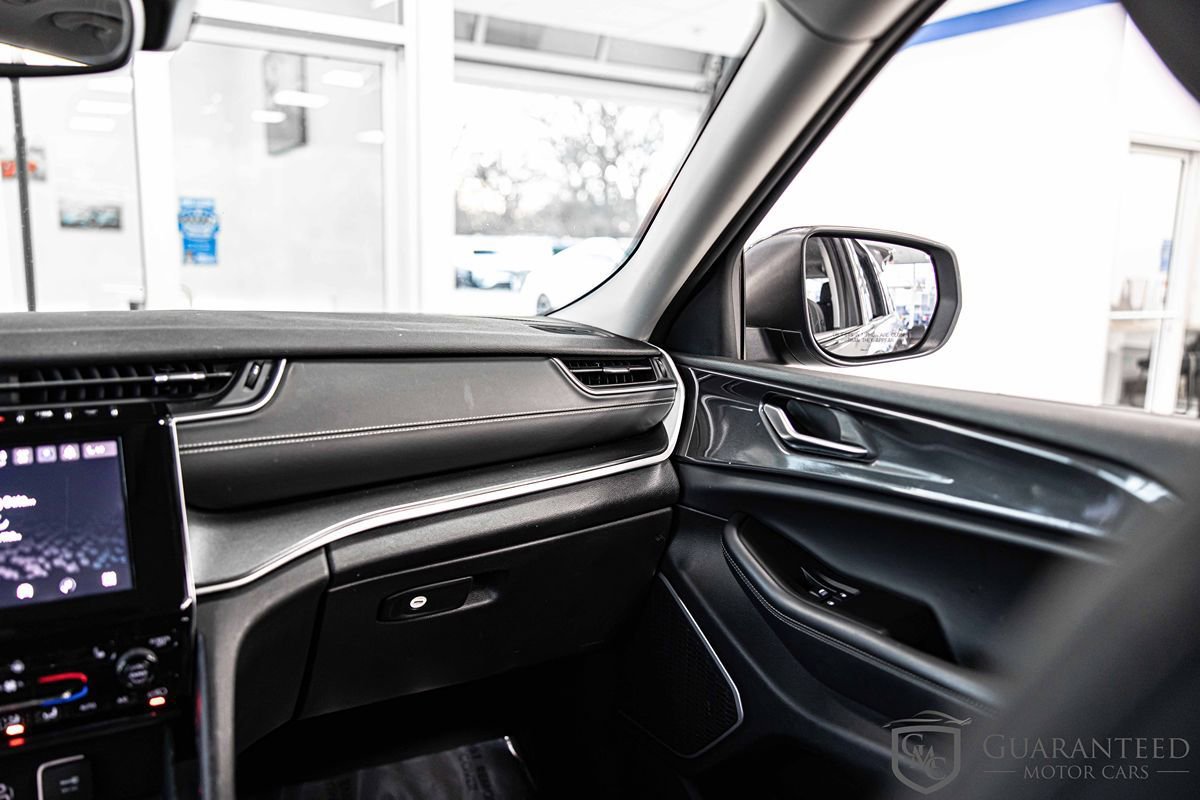 Used 2021 Jeep Grand Cherokee L Laredo w/ Luxury Tech Group I AWD/4WD image 39