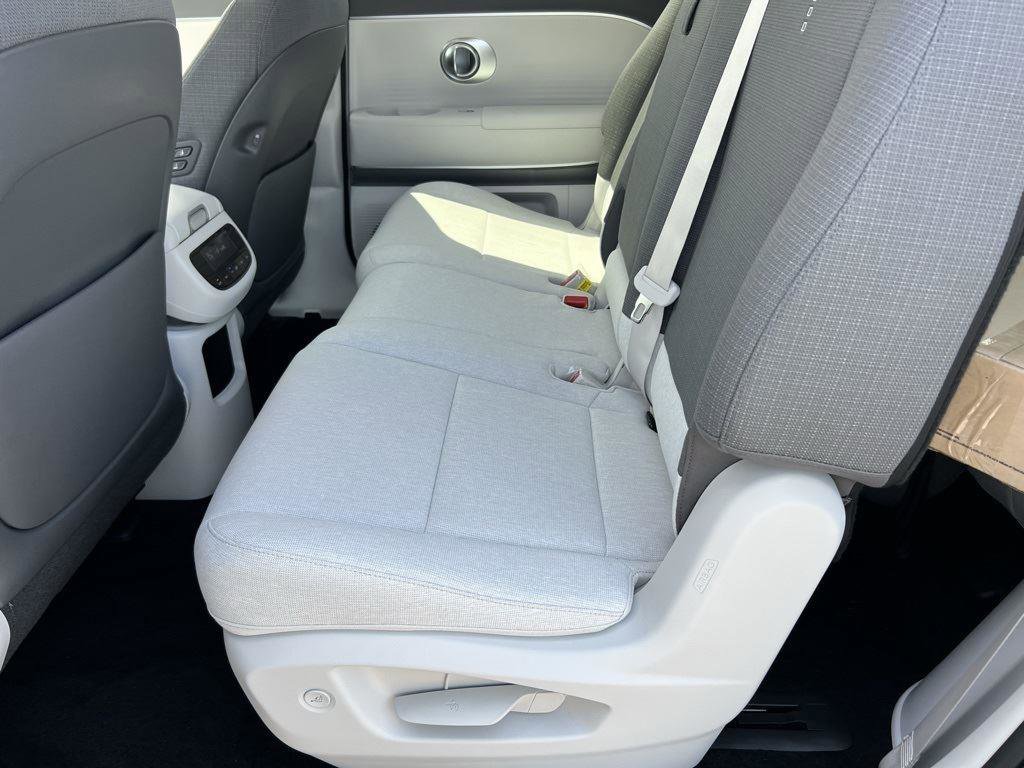 New 2026 Hyundai Ioniq 9 SE image 8