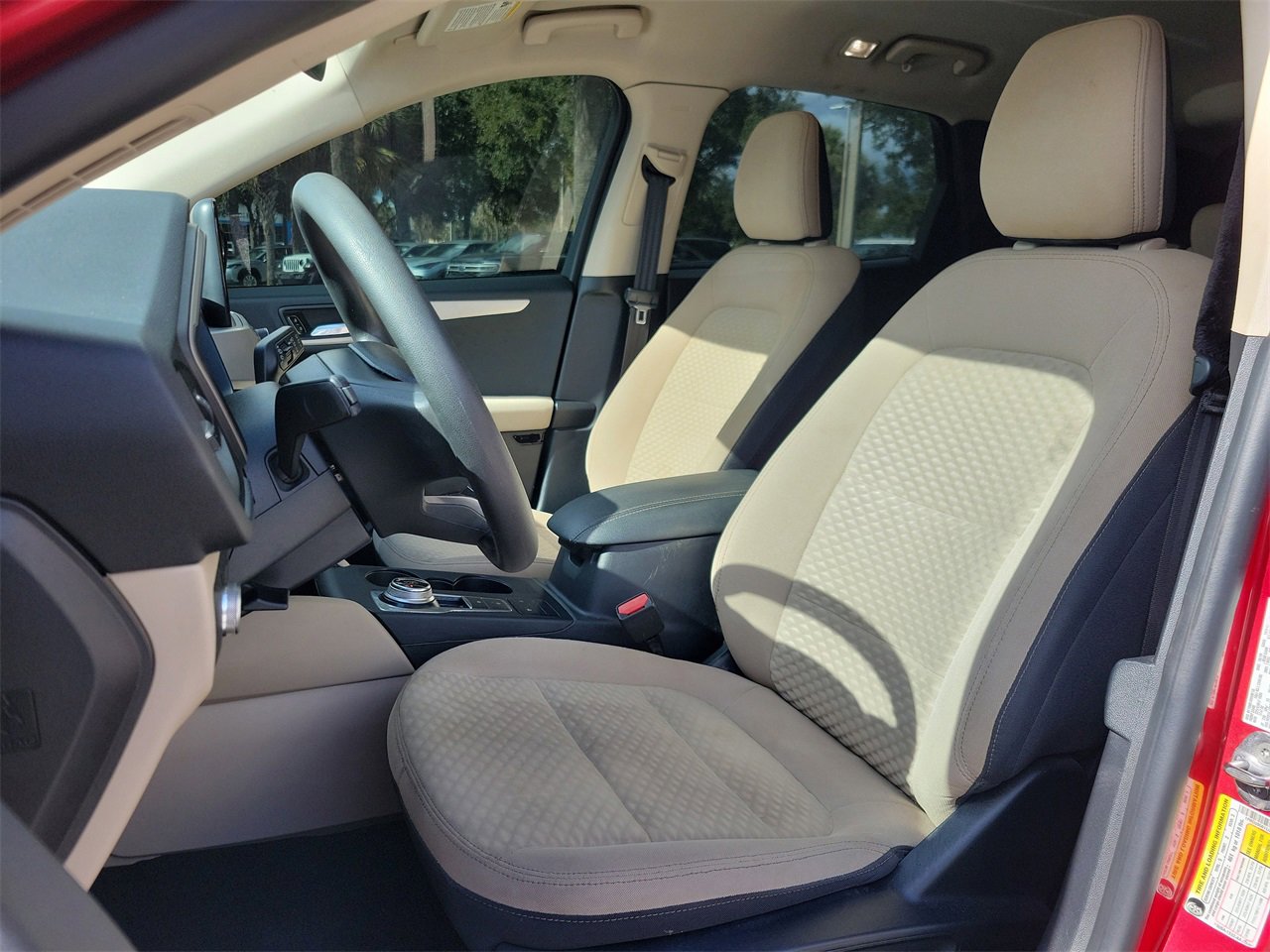 Used 2020 Ford Escape SE image 16